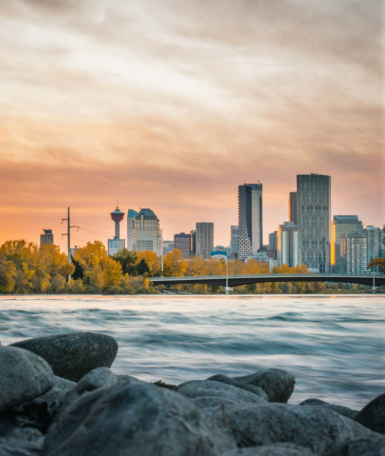 Skyline de Calgary au coucher du soleil en Alberta au Canada