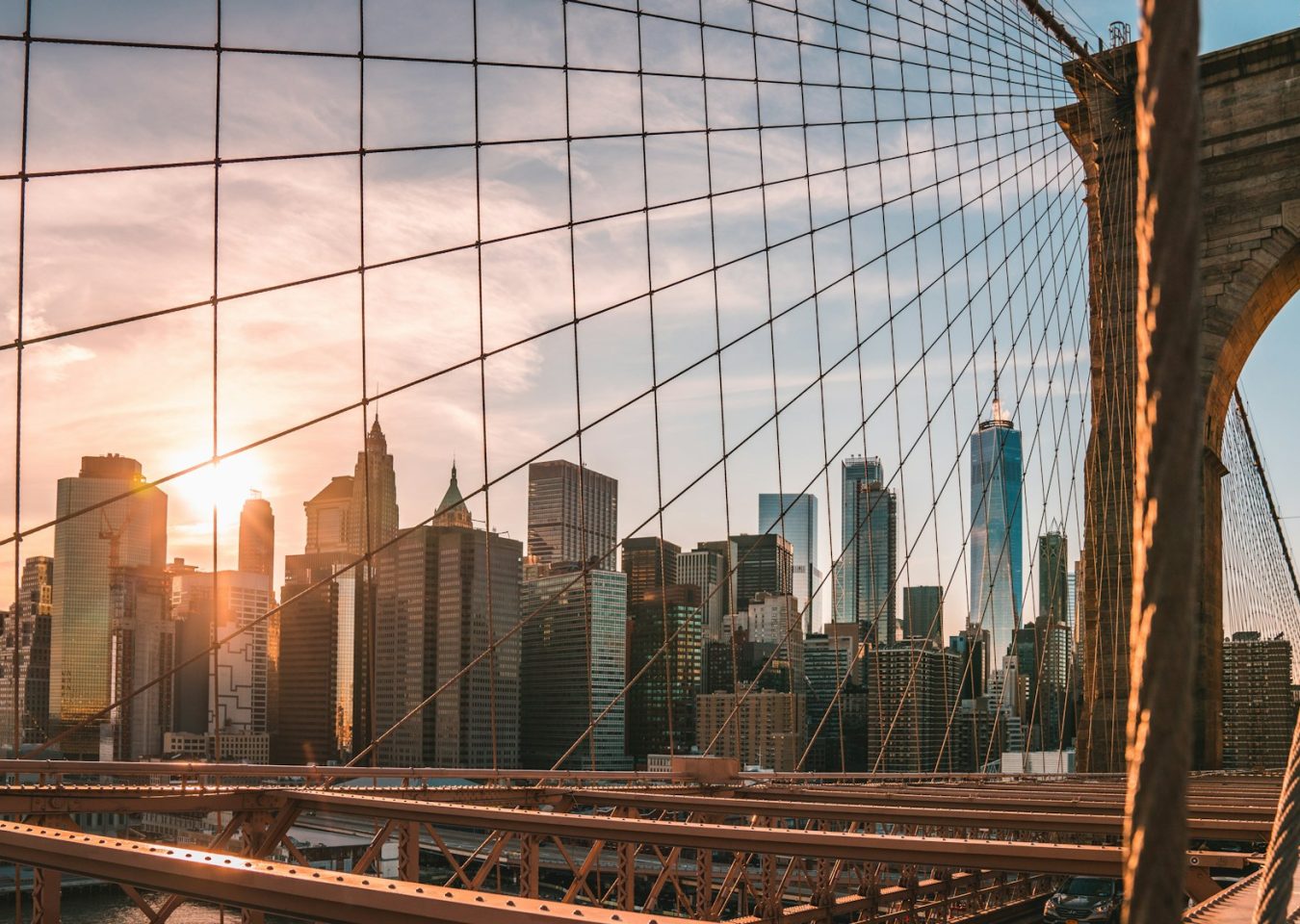 Brooklyn Bridge avec vue sur Manhattan au coucher du soleil